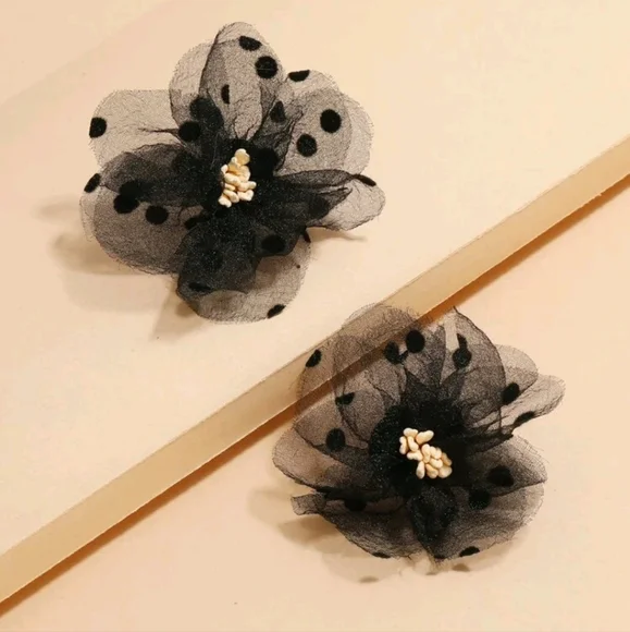 🌺 3 for $25 Polka Dot Mesh Flower Earrings - Picture 1 of 4